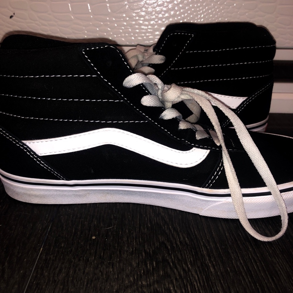 WOMENS BLACK VANS HIGH TOPS SIZE 8.5
